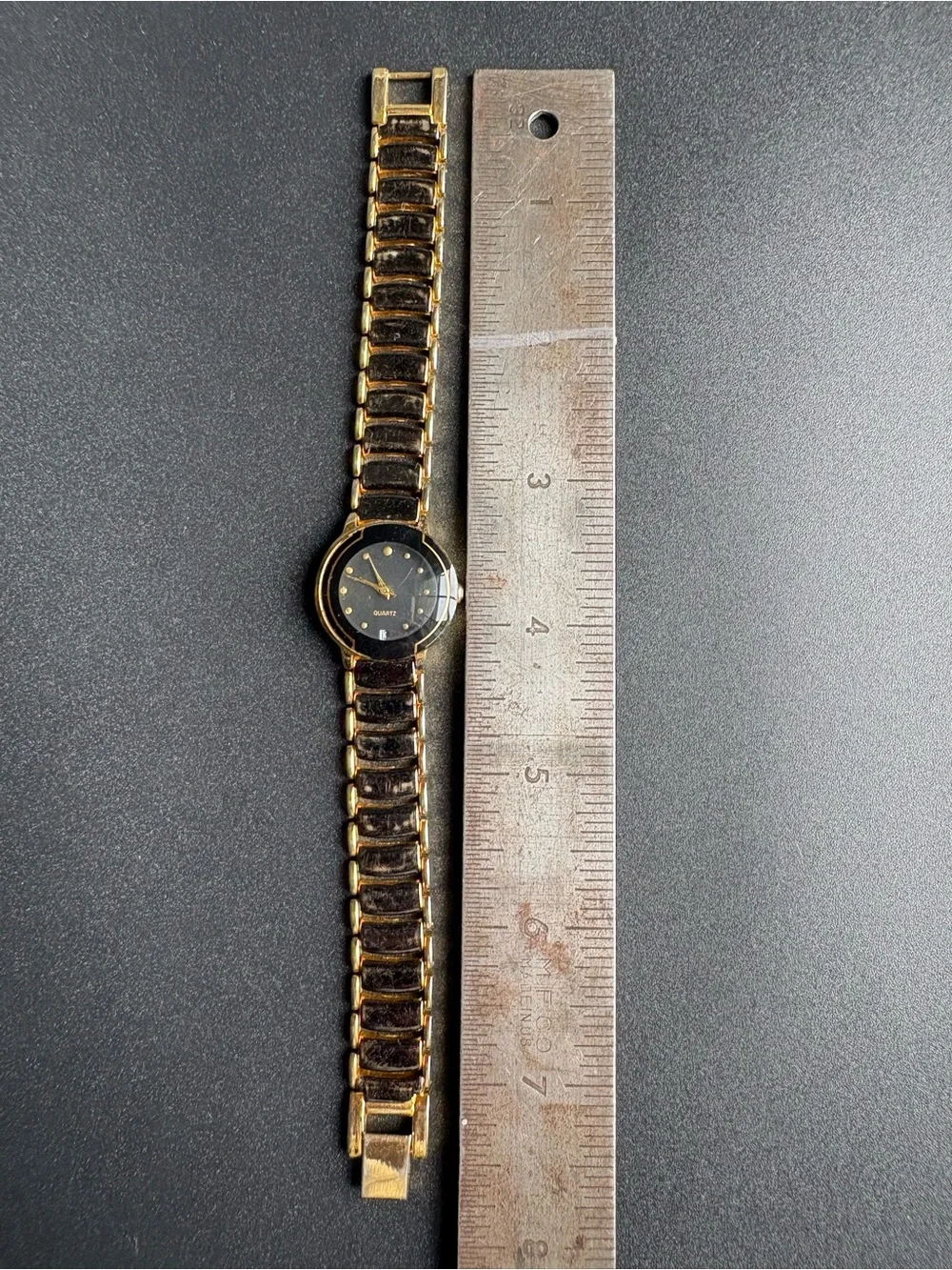 Women’s Vintage Classic Gold Tone Black Dial Quartz Bracelet Watch
